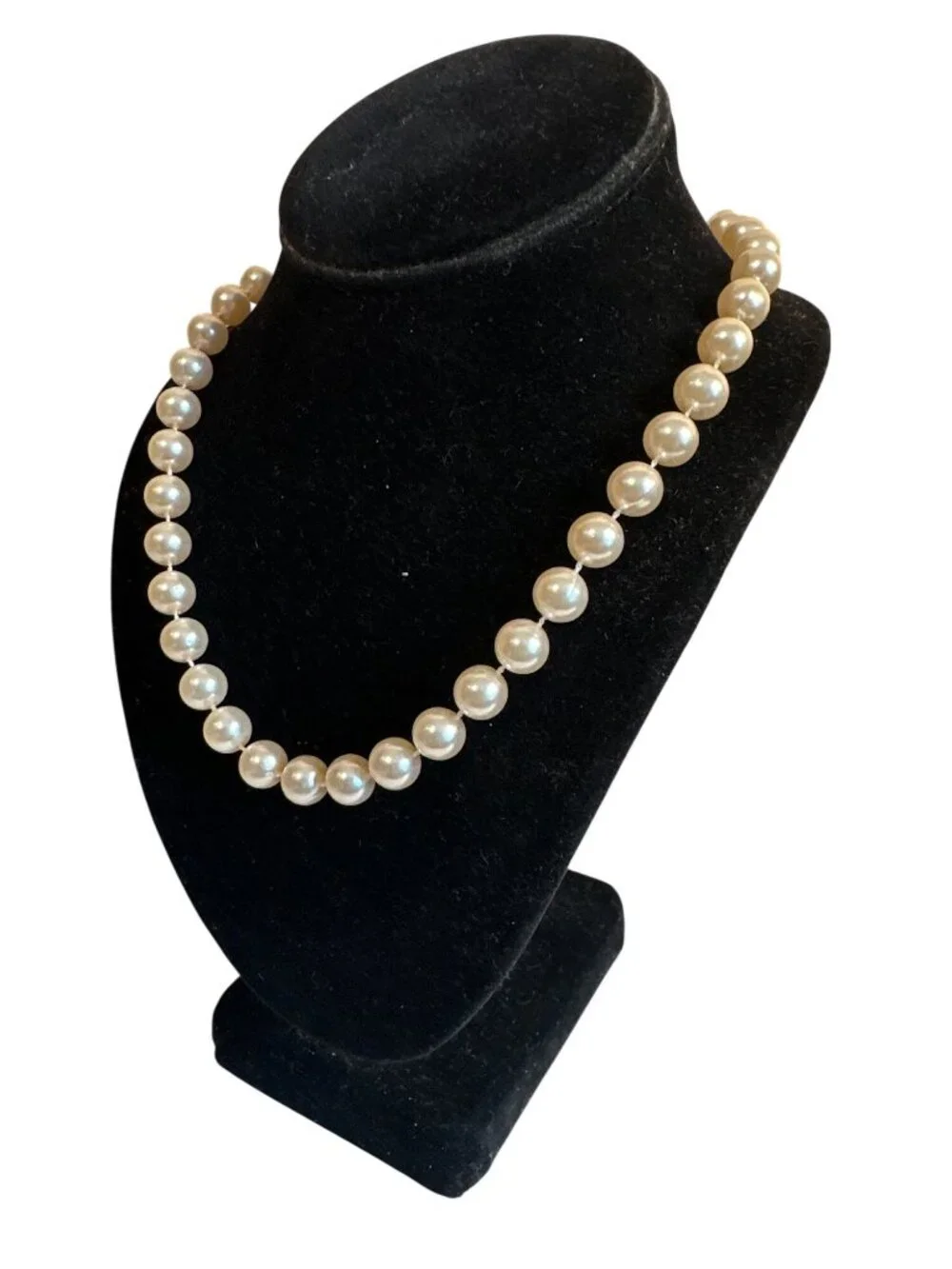 Vintage Faux Pearl Beaded Necklace Spring Clasp Closure Classic Design 18